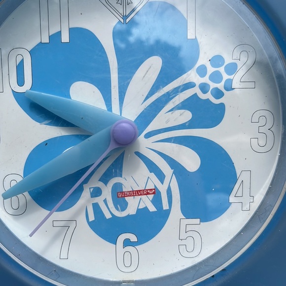 COPY - Roxy clock - Picture 3 of 3